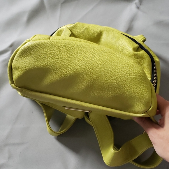 Back pack purse - Picture 2 of 4